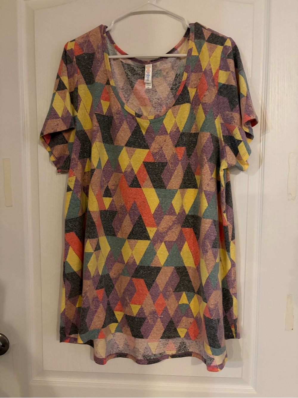 LuLaRoe Classic T-Shirt Women Short Sleeved Warm Tones Geometric Print size 3XL